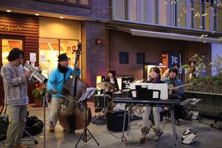 100581_04.jpg